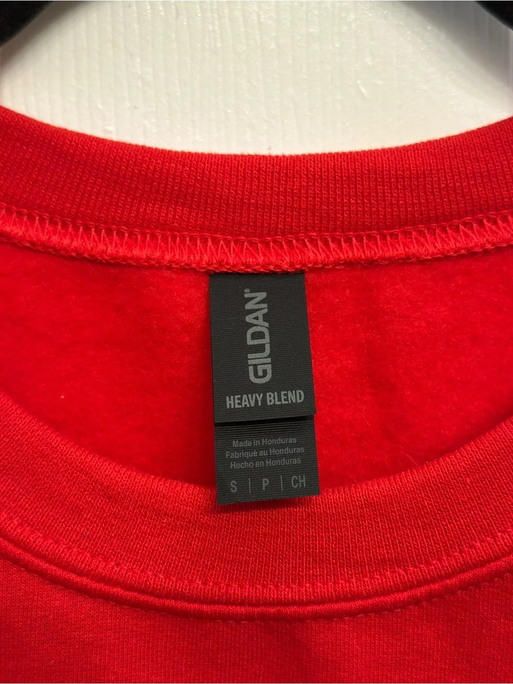 Gildan Red Crewneck Sweatshirt - Classic Fit
